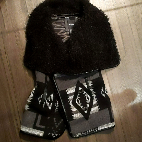 Vintage Style Aztec Black and Grey Vest - Picture 1 of 5